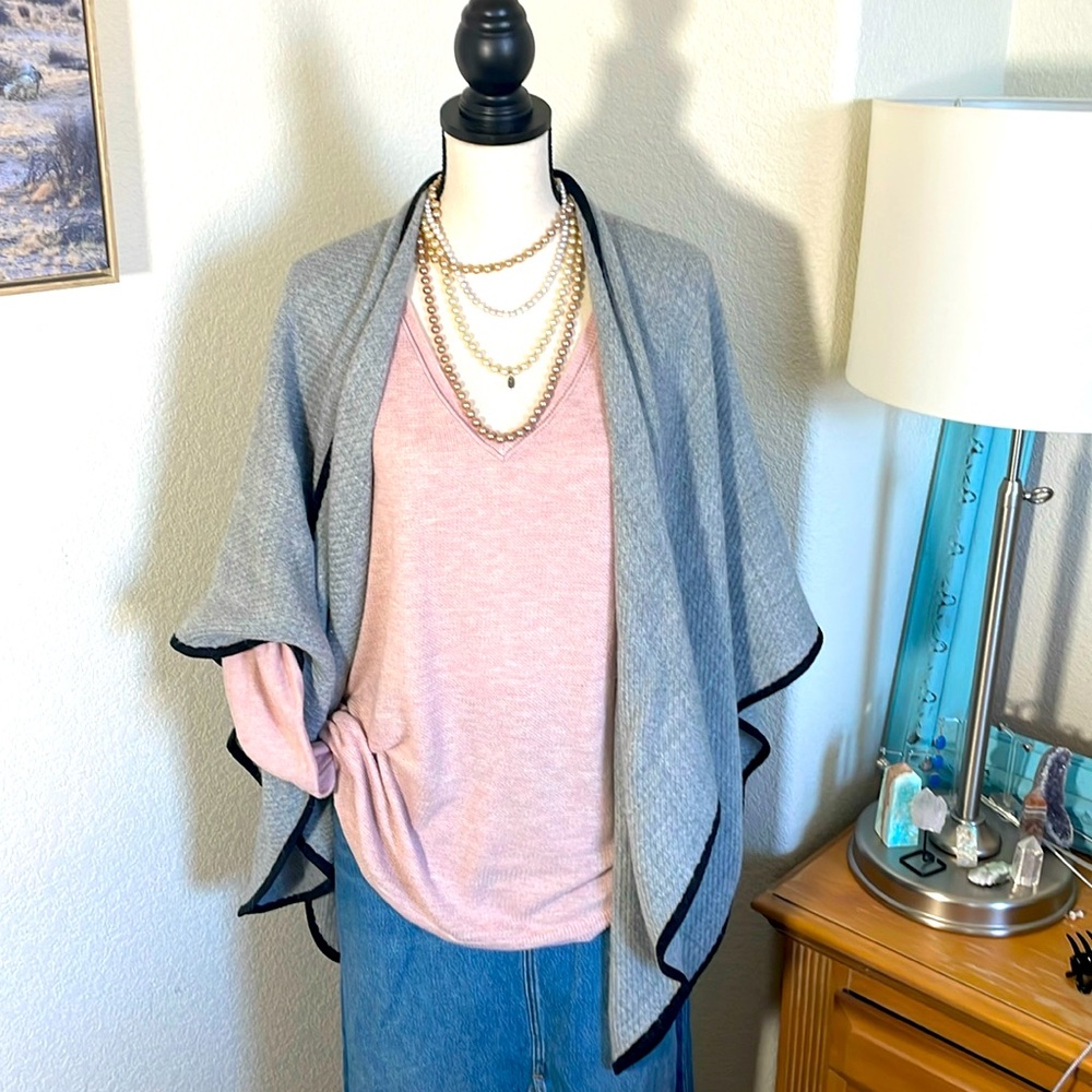 Mossimo V Neck sweater - Picture 2 of 9